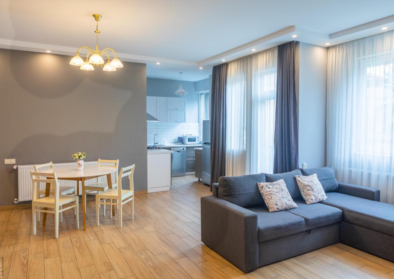 Apartment By The Sheraton Batumi Bagian luar foto